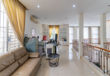 4 Bedroom Villa For Rent - Boeung Kak 1, Phnom Penh thumbnail