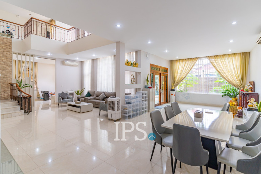 4 Bedroom Villa For Rent - Boeung Kak 1, Phnom Penh