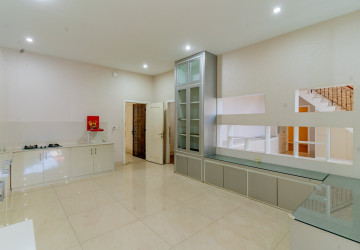 5 Bedroom Villa For Rent - Boeung Kak 1, Phnom Penh thumbnail