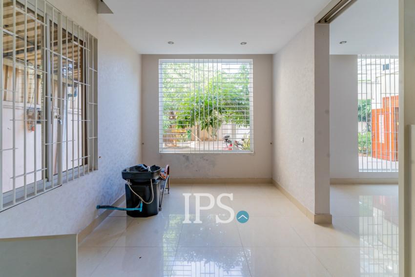 5 Bedroom Villa For Rent - Boeung Kak 1, Phnom Penh