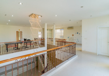 5 Bedroom Villa For Rent - Boeung Kak 1, Phnom Penh thumbnail