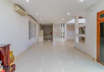 5 Bedroom Villa For Rent - Boeung Kak 1, Phnom Penh thumbnail