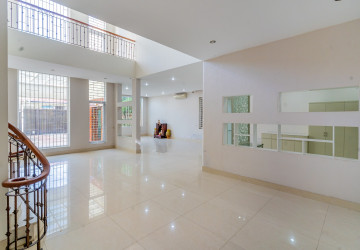 5 Bedroom Villa For Rent - Boeung Kak 1, Phnom Penh thumbnail