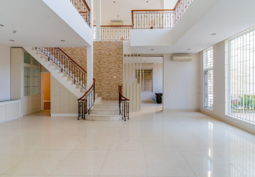 5 Bedroom Villa For Rent - Boeung Kak 1, Phnom Penh thumbnail