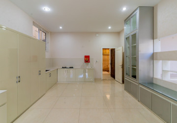 5 Bedroom Villa For Rent - Boeung Kak 1, Phnom Penh thumbnail
