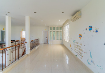 5 Bedroom Villa For Rent - Boeung Kak 1, Phnom Penh thumbnail