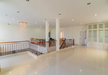 5 Bedroom Villa For Rent - Boeung Kak 1, Phnom Penh thumbnail