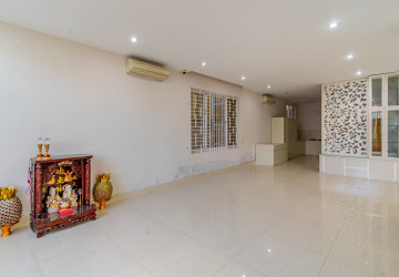 5 Bedroom Villa For Rent - Boeung Kak 1, Phnom Penh thumbnail