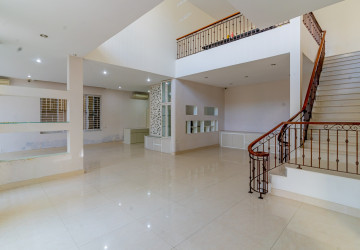 5 Bedroom Villa For Rent - Boeung Kak 1, Phnom Penh thumbnail