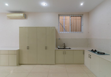 5 Bedroom Villa For Rent - Boeung Kak 1, Phnom Penh thumbnail