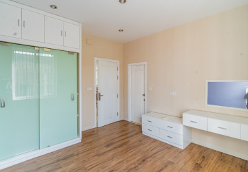 5 Bedroom Villa For Rent - Boeung Kak 1, Phnom Penh thumbnail