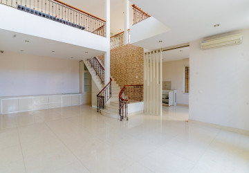 5 Bedroom Villa For Rent - Boeung Kak 1, Phnom Penh thumbnail