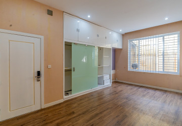 5 Bedroom Villa For Rent - Boeung Kak 1, Phnom Penh thumbnail