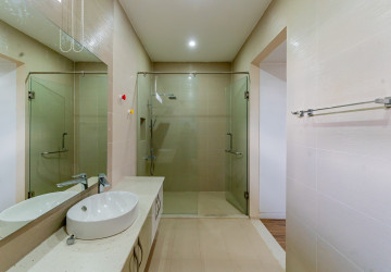 5 Bedroom Villa For Rent - Boeung Kak 1, Phnom Penh thumbnail