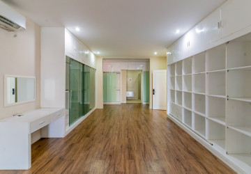 5 Bedroom Villa For Rent - Boeung Kak 1, Phnom Penh thumbnail