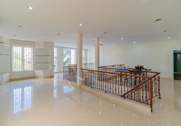 5 Bedroom Villa For Rent - Boeung Kak 1, Phnom Penh thumbnail