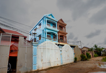 4 Bedroom Flat For Rent - Svay Dangkum, Siem Reap thumbnail