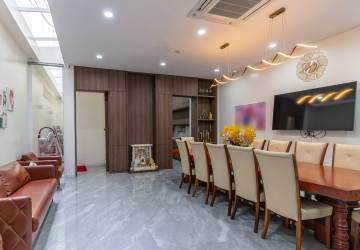 3 Bedroom Townhouse For Sale - BKK1, Phnom Penh thumbnail