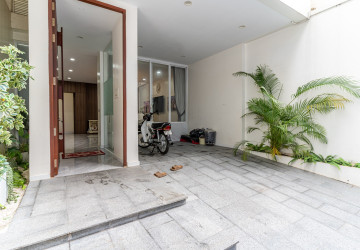 3 Bedroom Townhouse For Sale - BKK1, Phnom Penh thumbnail