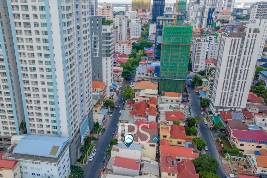 3 Bedroom Townhouse For Sale - BKK1, Phnom Penh