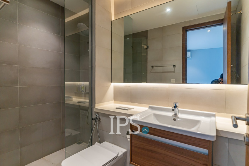 5th Floor 3 Bedroom Condo For Sale - Embassy Central, BKK1, Phnom Penh