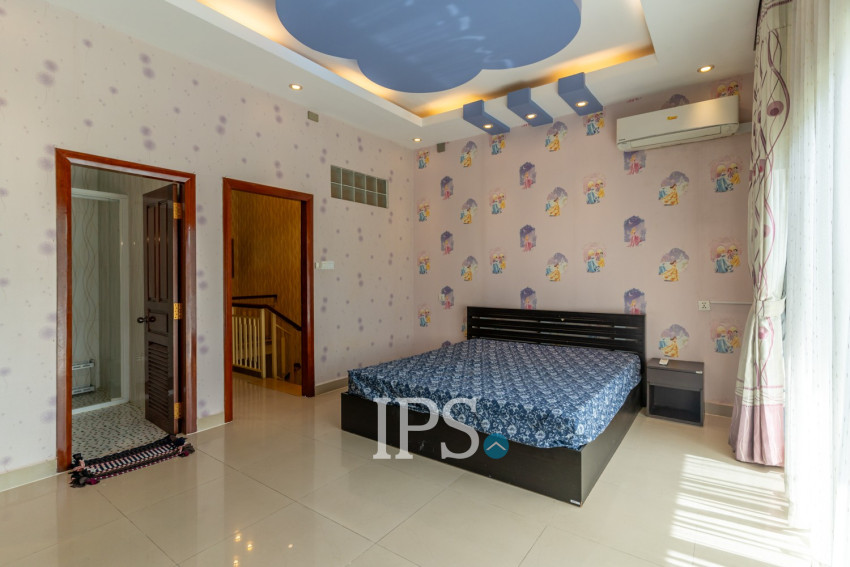 4 Bedroom Villa For Rent - Bassac Garden, Tonle Bassac, Phnom Penh