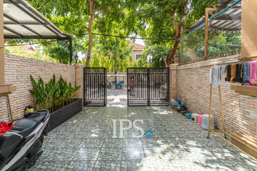 4 Bedroom Villa For Rent - Bassac Garden, Tonle Bassac, Phnom Penh