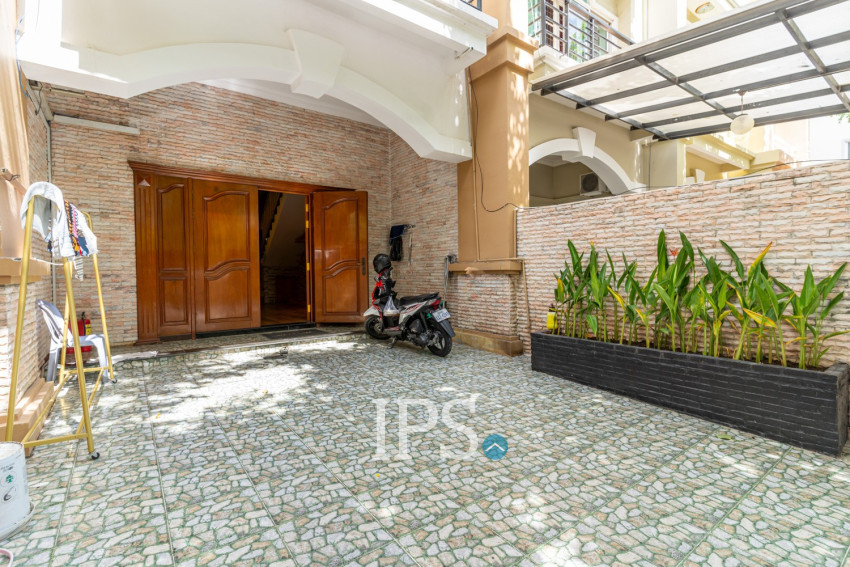 4 Bedroom Villa For Rent - Bassac Garden, Tonle Bassac, Phnom Penh