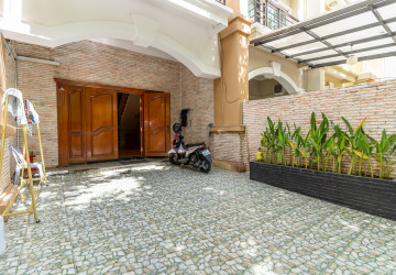 4 Bedroom Villa For Rent - Bassac Garden, Tonle Bassac, Phnom Penh thumbnail