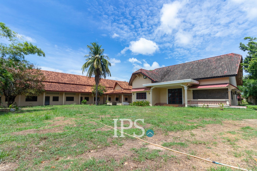 10,000 Sqm Commercial Land and Building For Rent - Kouk Chak, Sieam Reap