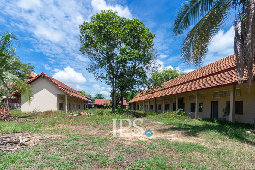 10,000 Sqm Commercial Land and Building For Rent - Kouk Chak, Sieam Reap