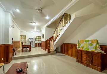 4 Bedroom Villa For Rent - Bassac Garden, Tonle Bassac, Phnom Penh thumbnail