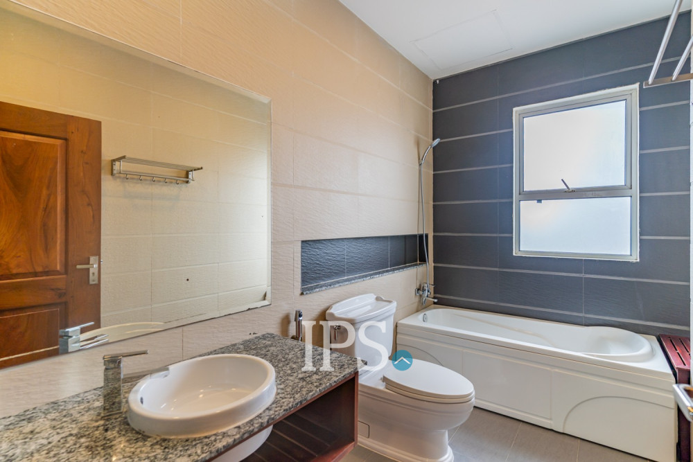 1 Bedroom Serviced Apartment For Rent - BKK 1, Phnom Penh - Image 10