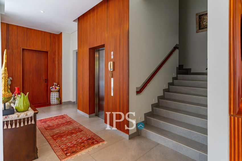 Contemporary 4 Bedroom Villa For Rent  Chak Angrae Leu, Phnom Penh