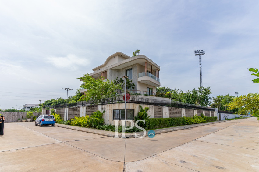 Contemporary 4 Bedroom Villa For Rent  Chak Angrae Leu, Phnom Penh