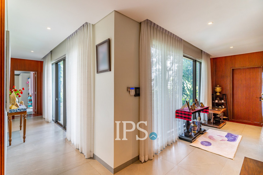 Contemporary 4 Bedroom Villa For Rent  Chak Angrae Leu, Phnom Penh