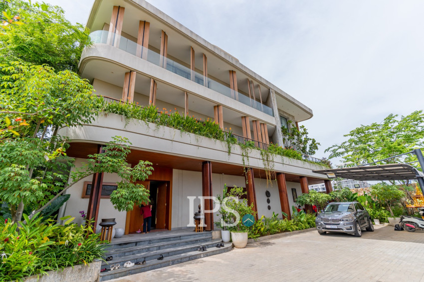 Contemporary 4 Bedroom Villa For Rent  Chak Angrae Leu, Phnom Penh