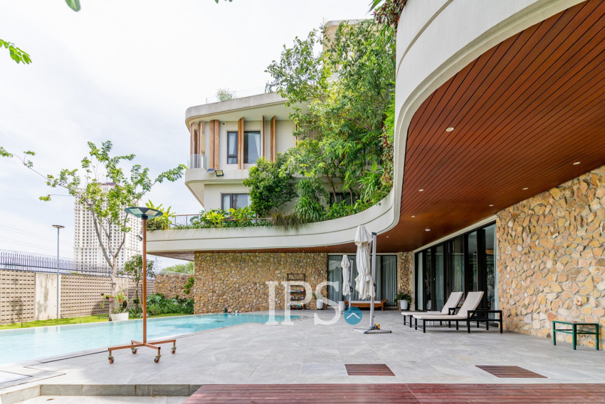 Contemporary 4 Bedroom Villa For Rent  Chak Angrae Leu, Phnom Penh