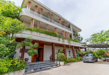 Contemporary 4 Bedroom Villa For Rent  Chak Angrae Leu, Phnom Penh thumbnail