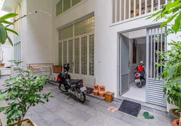 1 Bedroom Apartment For Rent - Phsar Kandal 2, Phnom Penh thumbnail