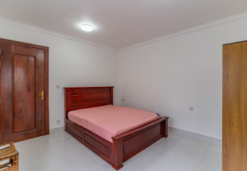 1 Bedroom Apartment For Rent - Phsar Kandal 2, Phnom Penh thumbnail