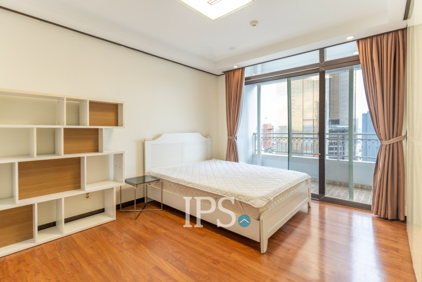 3 Bedroom Condo For Rent - De Castle Royal, BKK1, Phnom Penh