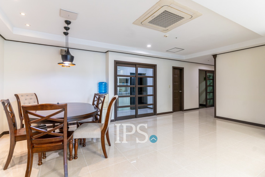 3 Bedroom Condo For Rent - De Castle Royal, BKK1, Phnom Penh