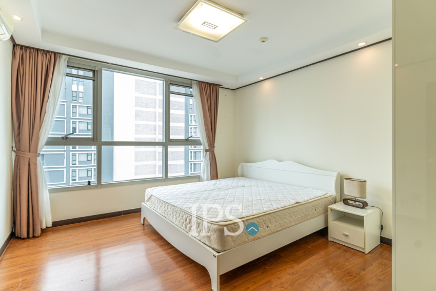 15th Floor 3 Bedroom Condo For Sale - De Castle Royal, BKK1, Phnom Penh