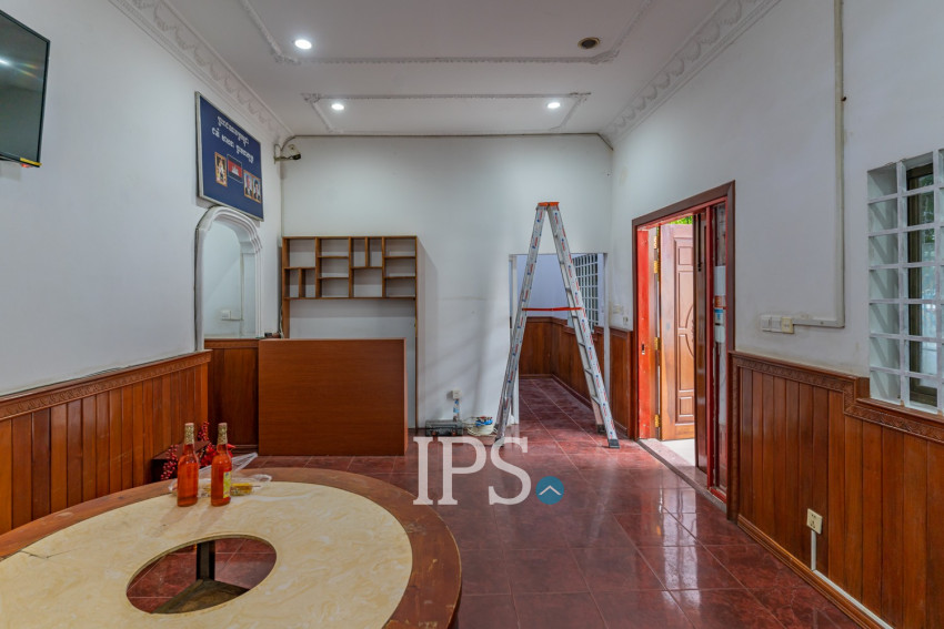 3 Bedroom Commercial Villa For Rent - Beoung Kak 2, Phnom Penh