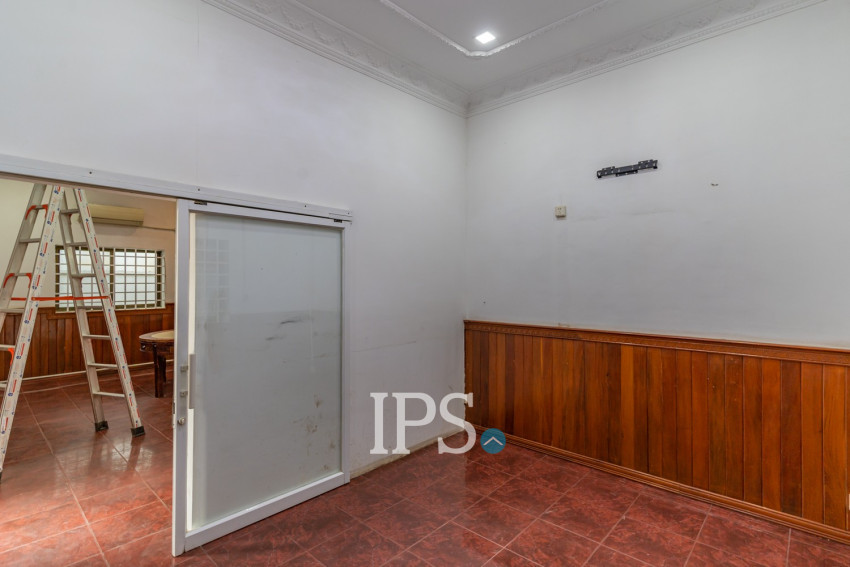 3 Bedroom Commercial Villa For Rent - Beoung Kak 2, Phnom Penh