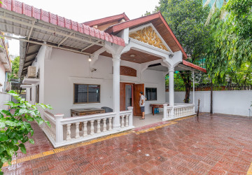 3 Bedroom Commercial Villa For Rent - Beoung Kak 2, Phnom Penh thumbnail