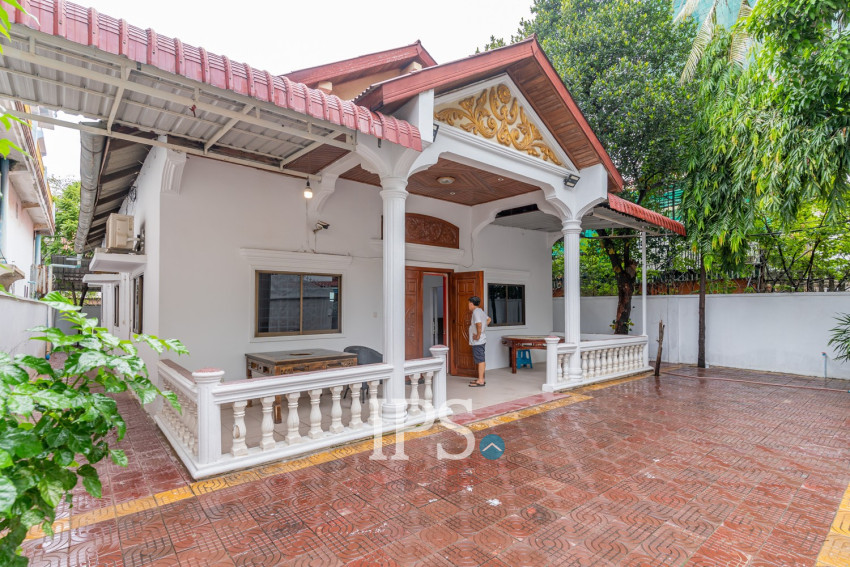 3 Bedroom Commercial Villa For Rent - Beoung Kak 2, Phnom Penh