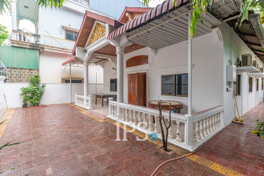 3 Bedroom Commercial Villa For Rent - Beoung Kak 2, Phnom Penh