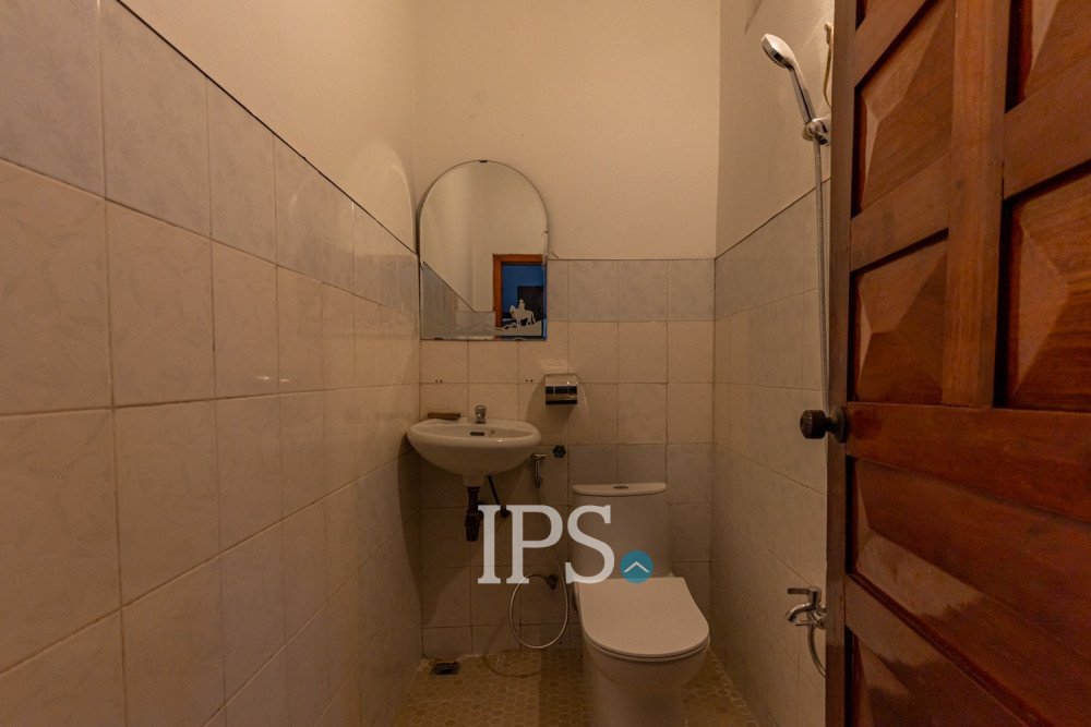 3 Bedroom Commercial Villa For Rent - Beoung Kak 2, Phnom Penh - Image 25